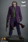 BatmanDarkKnight-Joker-Figure-02