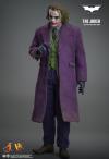 BatmanDarkKnight-Joker-Figure-04