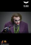 BatmanDarkKnight-Joker-Figure-08