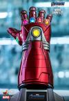 Avengers-4-Nano-Gauntlet-Life-Size-Replica-02
