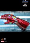 Avengers-4-Nano-Gauntlet-Life-Size-Replica-05