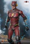 TheFlash-YoungBarry-DLX-Figure-03