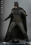 BatmanVsSuperman-Batman-V2-Figure-02