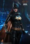BatmanArkhamKnight-Batgirl-Figure-04