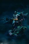 DC-Batman-Catwoman-Statue-03